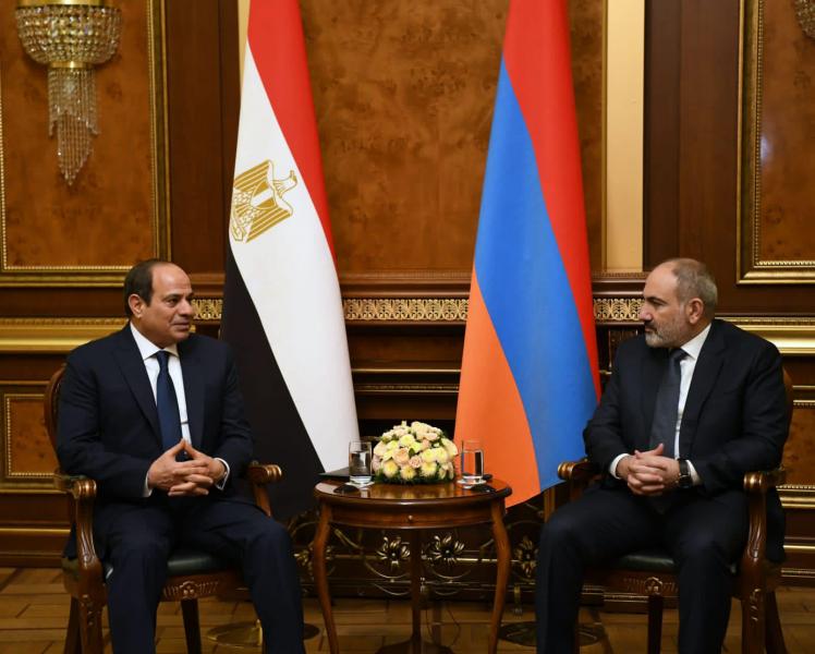 الرئيس السيسي مع رئيس الوزراء الأرميني