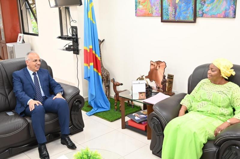 وزير الري يلتقى نائبة رئيس الوزراء ووزيرة البيئة والتنمية المستدامة بجمهورية الكونغو الديمقراطية
