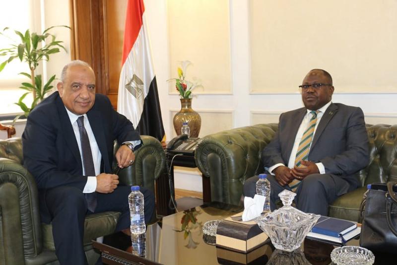 وزير قطاع الأعمال العام يستقبل سفير زامبيا بالقاهرة