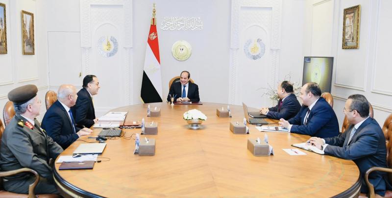 اجتماع الرئيس السيسي مع عدد من الوزراء والمسئولين