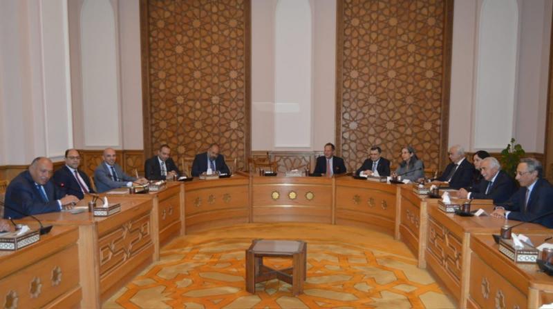 جانب من الاجتماع بين وزير الخارجية والوفد