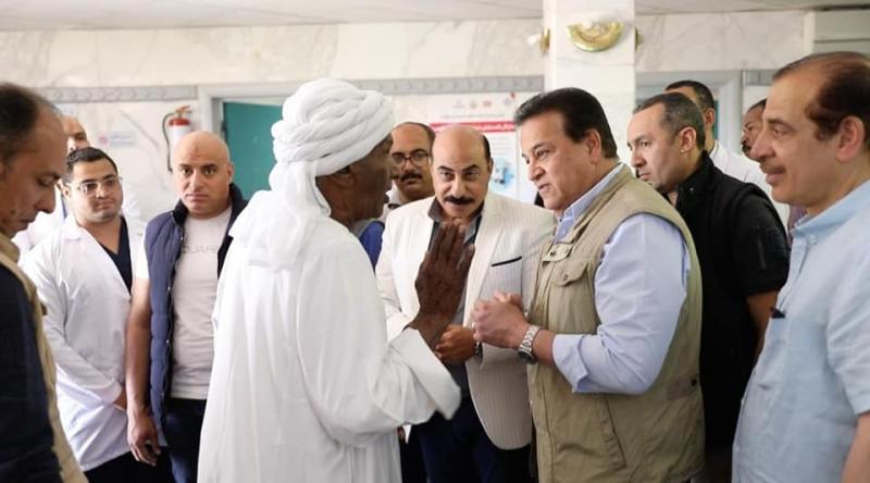وزير الصحة خلال زيارته لمستشفى أبوسمبل والمعابر الحدودية