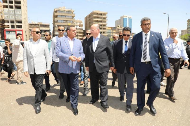 وزير التنمية المحلية ومحافظ القاهرة يتفقدان مواقف المواصلات العامة