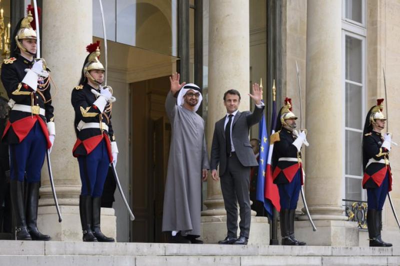 الشيخ محمد بن زايد آل نهيان رئيس الإمارات والرئيس الفرنسي إيمانويل ماكرون