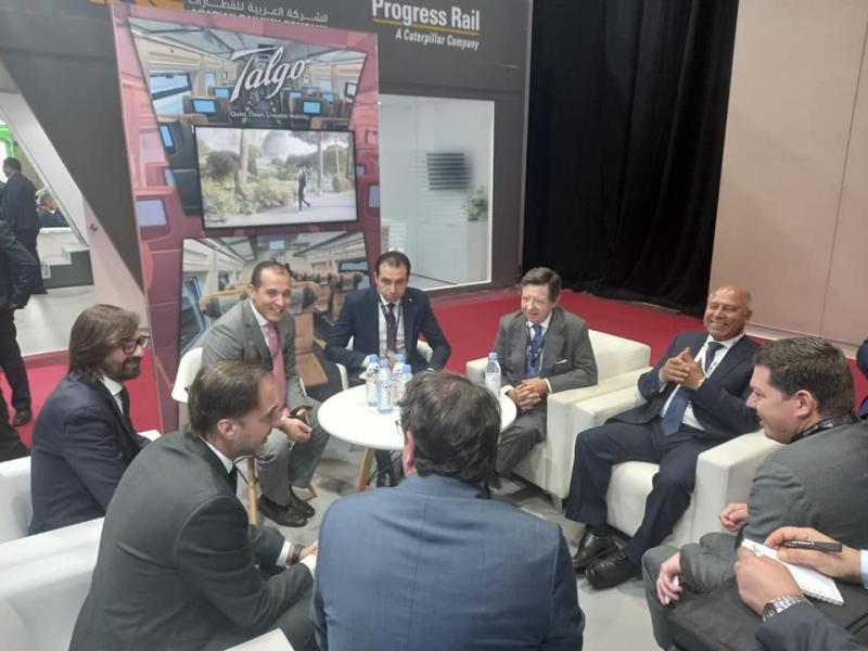 «الوزير» يبحث إنشاء مصنعين للسكك الحديدية في مصر مع تالجو الإسبانية والستوم الفرنسية