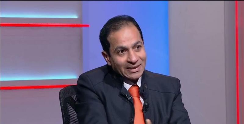 هشام إبراهيم أستاذ التمويل والاستثمار بجامعة القاهر