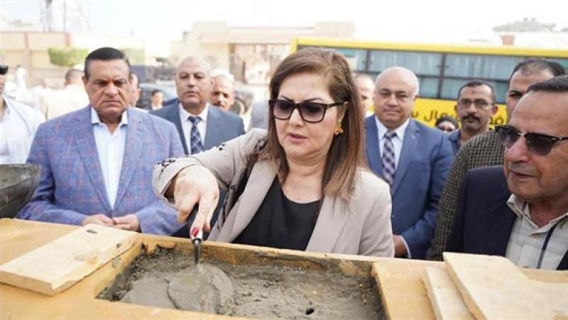 «وزيرة التخطيط» تضع حجر الأساس لمركز خدمات مصر بالعريش