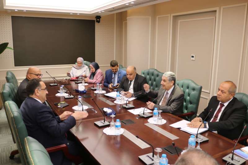 وزير الكهرباء يستقبل رئيس سلطة الطاقة بفلسطين 