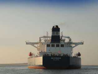 قناة السويس: عبور 72 سفينة بإجمالي حمولات 4.3 ملايين طن