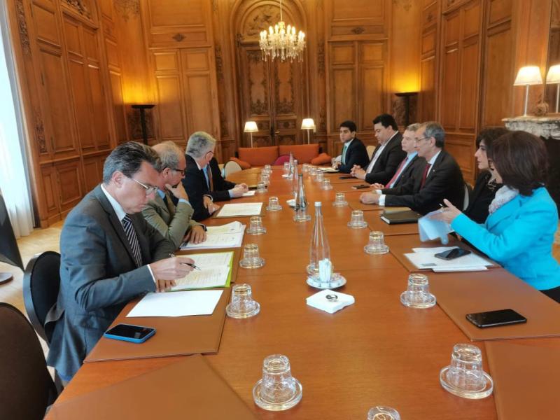 وزير الاتصالات يلتقي مسئولي عدد من الشركات الفرنسية لبحث التعاون
