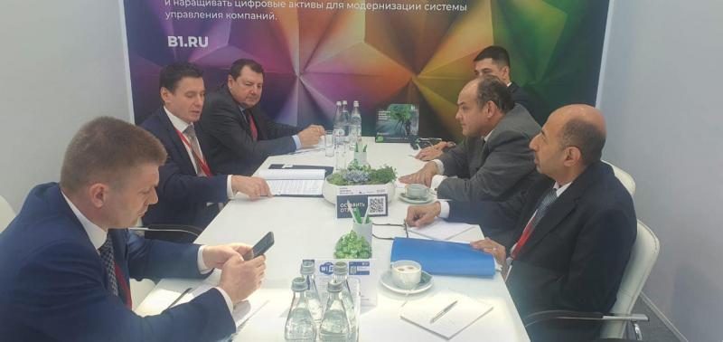 وزير التجارة يعقد سلسلة لقاءات مع مسؤولين مشاركين بمنتدى سان بطرسبرج الاقتصادي