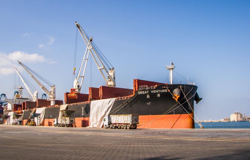 تصدير 107 أطنان من خام الكلينكر عبر ميناء شرق بورسعيد