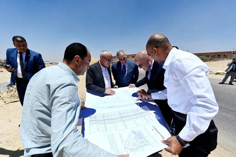 وزير الإسكان يتفقد منطقة الخدمات في القاهرة الجديدة | صور