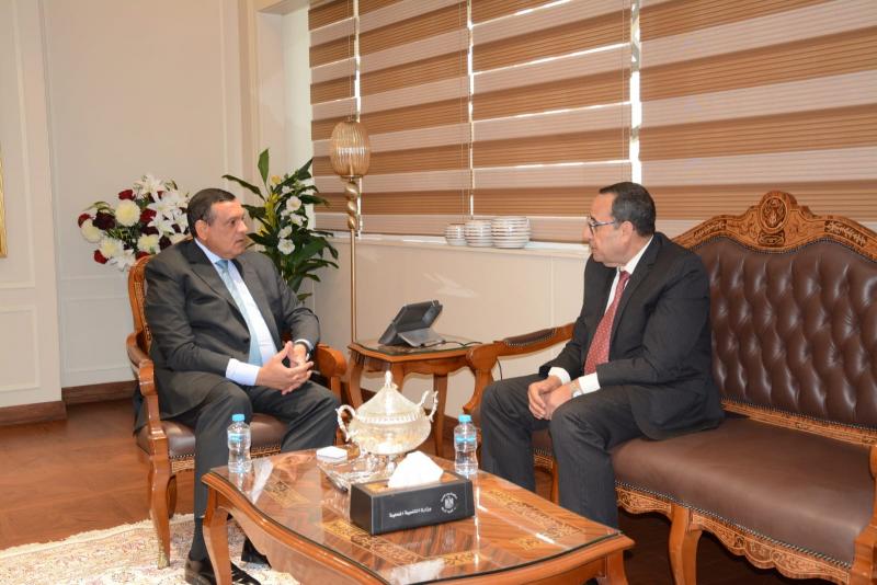 هشام آمنة يتابع مع محافظ شمال سيناء موقف المشروعات التنموية وتحسين مستوى الخدمات