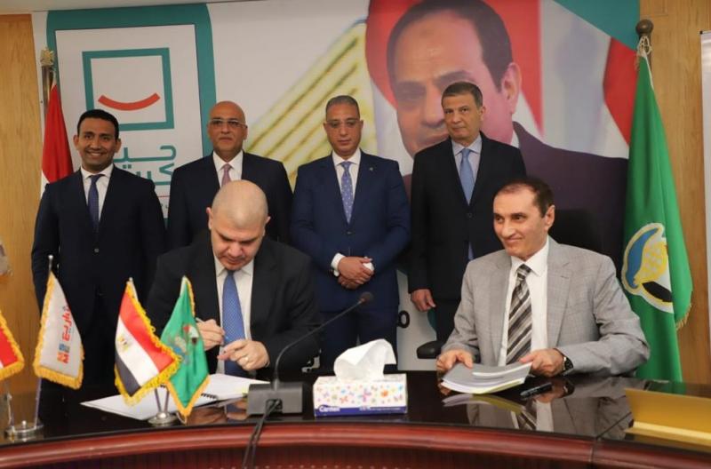 جانب من توقيع التعاون بين تنمية المشروعات ومحافظة الفيوم