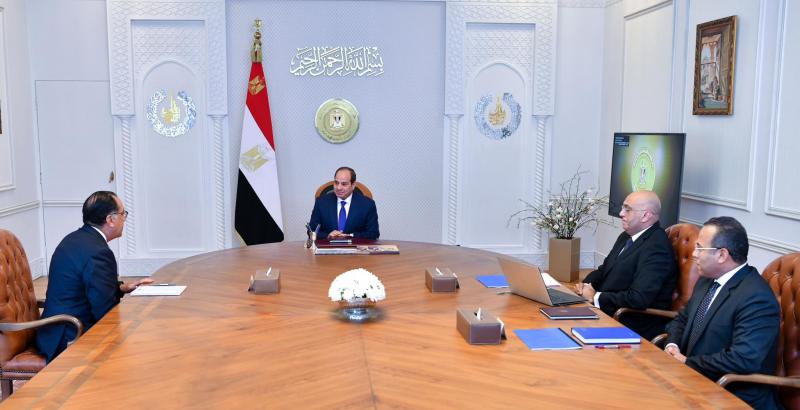اجتماع الرئيس السيسي مع رئيس جهاز تنمية المشروعات المتوسطة والصغيرة