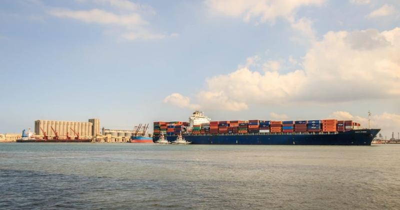 تصدير 5 آلاف طن دقيق إلى اليمن عبر ميناء بورتوفيق