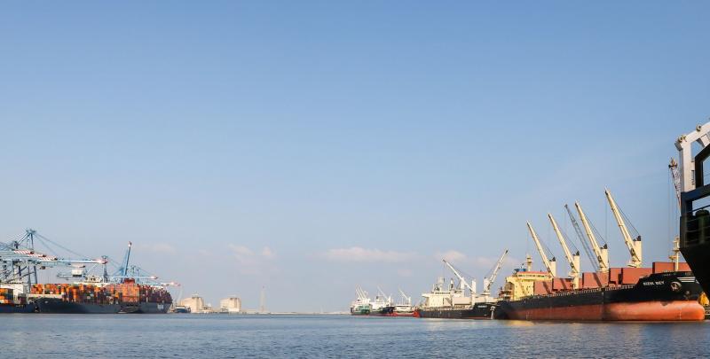 ميناء دمياط تستقبل 3 سفن قمح قادمة من روسيا وأوكرانيا