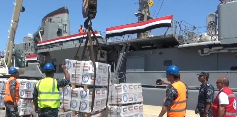 وصول سفينة إمداد مصرية محملة بالمساعدات إلى ميناء بورسودان.. فيديو