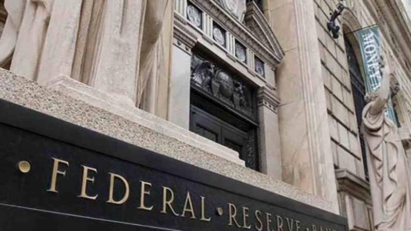 أسباب قرار «الفيدرالي الأمريكي» بتثبيت أسعار الفائدة «الأعلى منذ 22 عامًا»