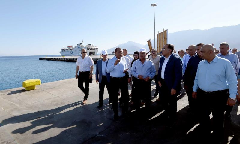 جولة رئيس مجلس الوزراء في ميناء نويبع البحري