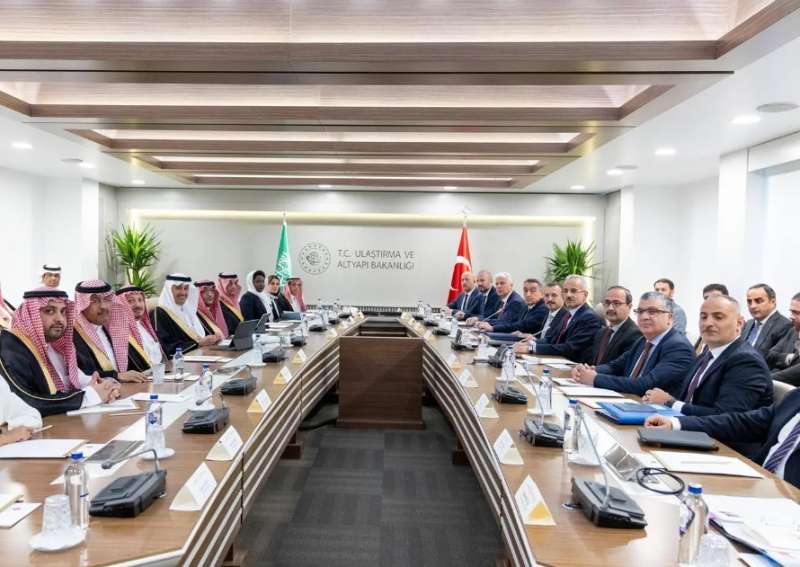السعودية وتركيا يبحثان التعاون بقطاع النقل والخدمات اللوجستية