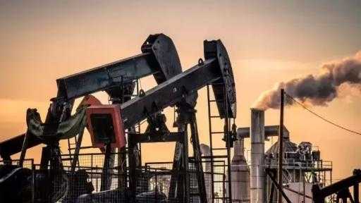 النفط يصعد لأعلى مستوى في أسبوعين مدعوما بمؤشرات عن خفض الفائدة الأمريكية النفط يصعد لأعلى مستوى في أسبوعين مدعوما بمؤشرات عن خفض الفائدة الأمريكية