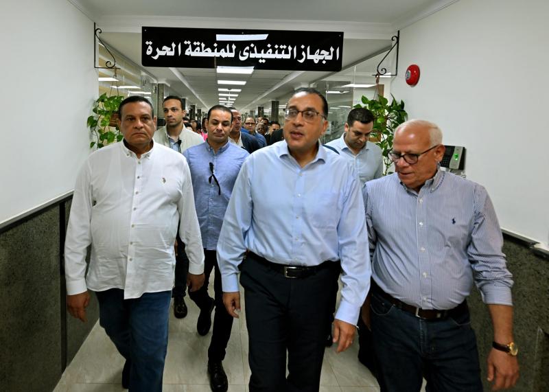 رئيس الوزراء يفتتح المركز اللوجيستي للخدمات الاستيرادية ببورسعيد