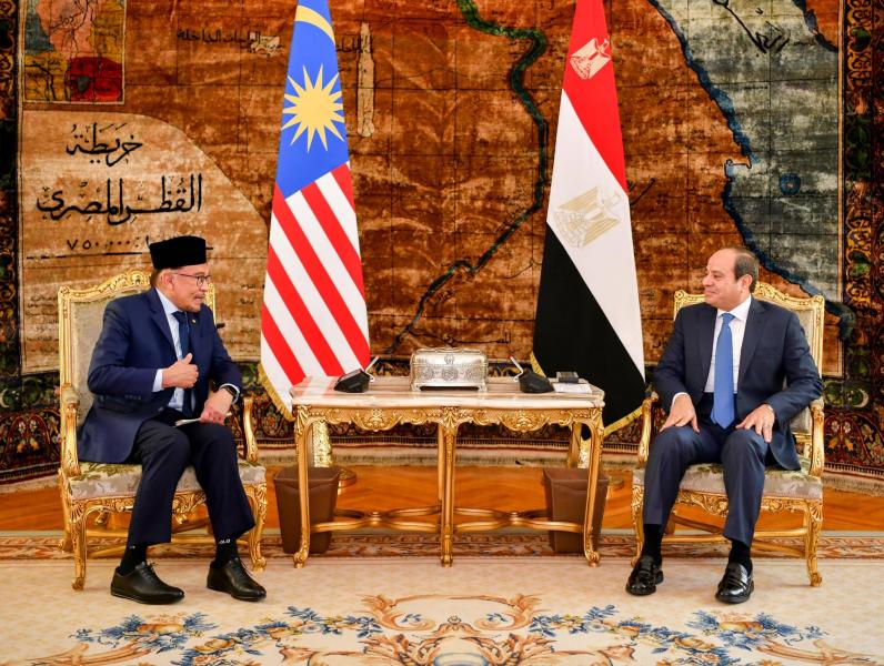 الرئيس السيسي يبحث تعزيز التعاون الاقتصادي والتجاري مع ماليزيا