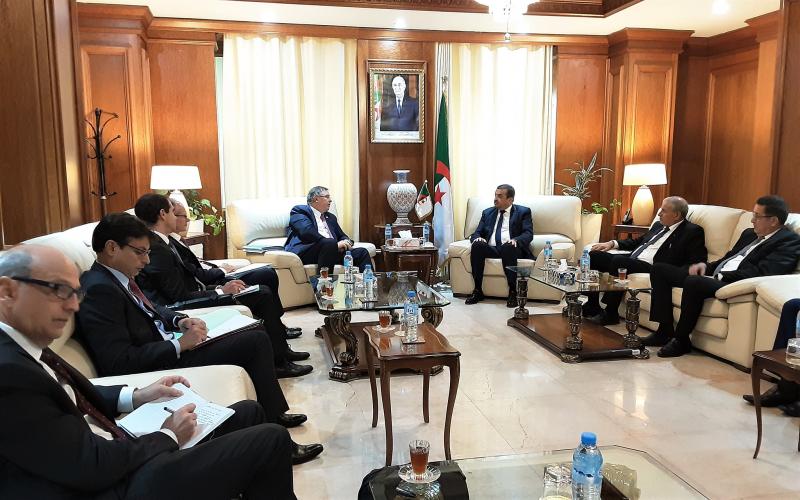 وزير الطاقة الجزائري يستقبل الرئيس التنفيذي لشركة توتال إينرجي