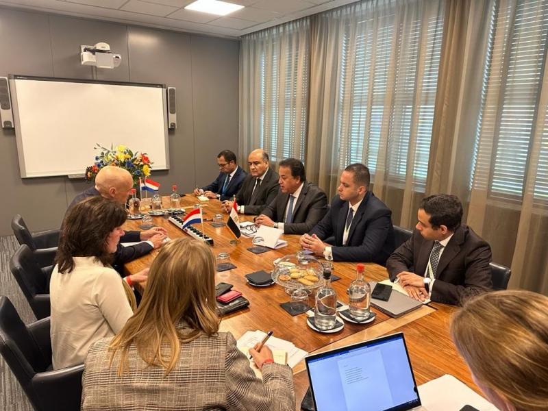 مصر وهولندا يبحثان التعاون في التصنيع المحلي للأدوية والأجهزة