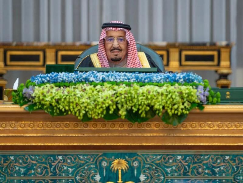 العاهل السعودي خلال الاجتماع