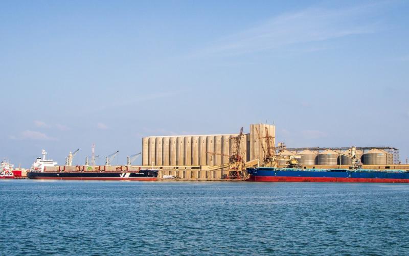 ميناء دمياط يستقبل 65710 أطنان من القمح لصالح ”السلع التموينية”