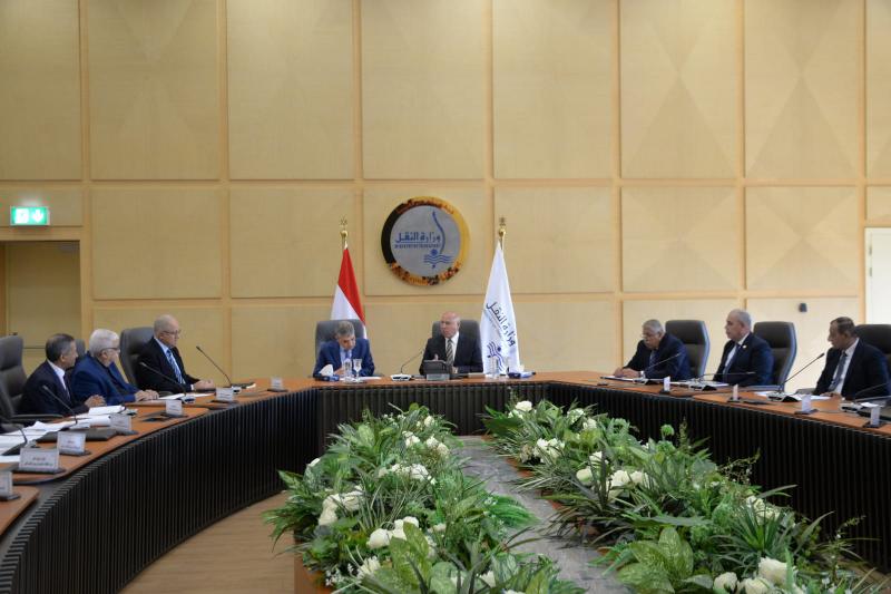 وزير النقل و”ربيع” يبحثان توطين صناعة بناء وإصلاح السفن في مصر