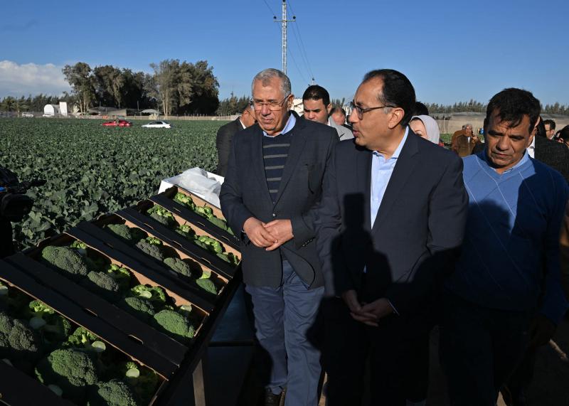 تفاصيل جولة رئيس الوزراء داخل مزرعة شركة عنبر للصناعات الغذائية بالنوبارية
