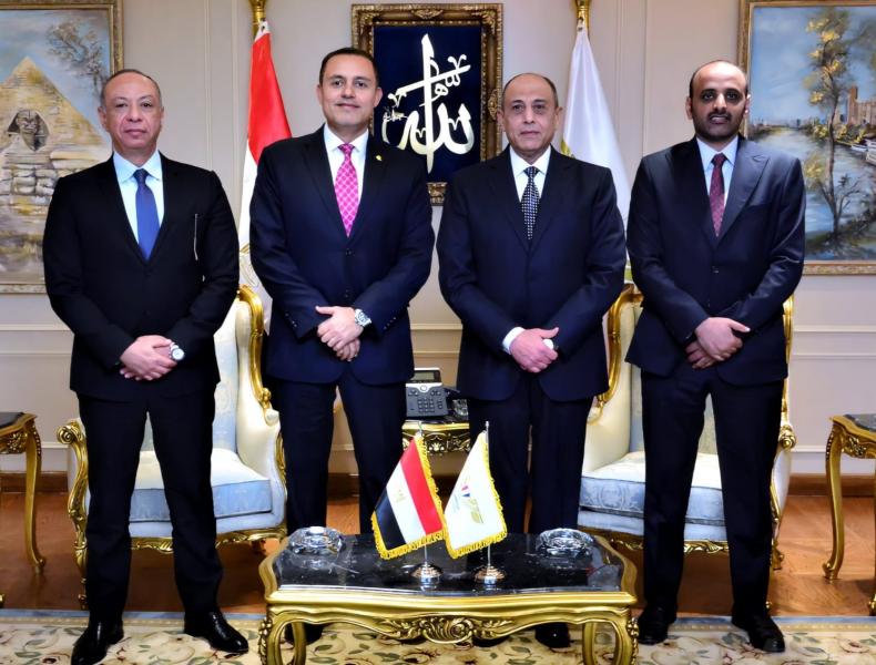 مصر وقطر تبحثان التعاون بأنشطة النقل الجوي