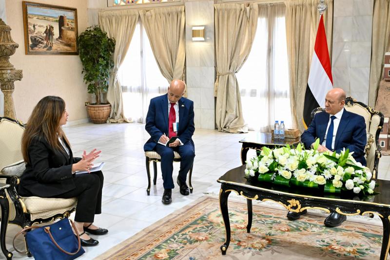 اليمن وأمريكا تبحثان تعزيز التعاون الاقتصادي