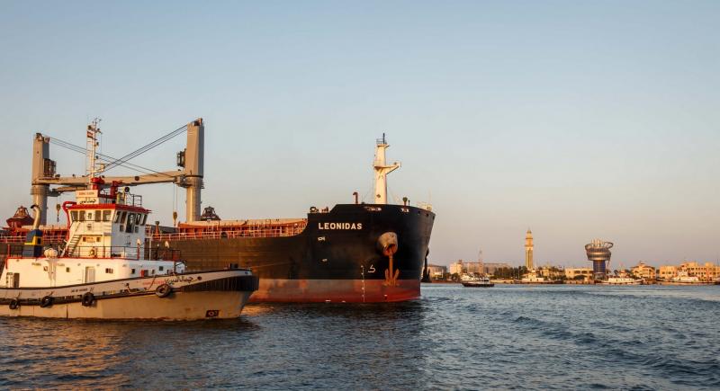 ميناء دمياط يستقبل 42524 طنًا من البضائع