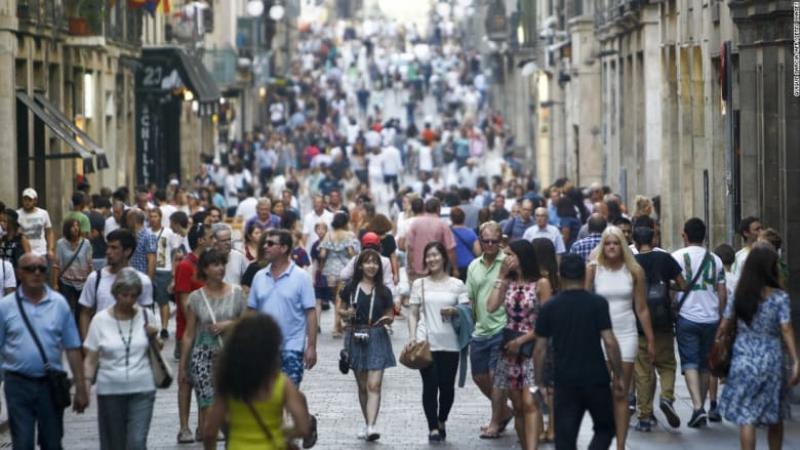 نمو عدد السياح الذين زاروا إسبانيا خلال 2023 بنسبة 18.7%