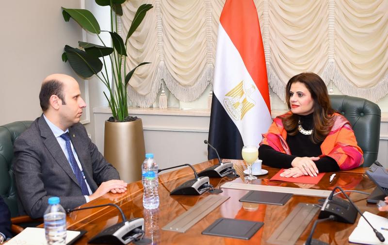 جانب من اجتماع وزيرة الهجرة مع مسئولي هيئة البريد المصري