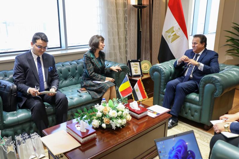 وزير الصحة وسفيرة رومانيا لدى مصر