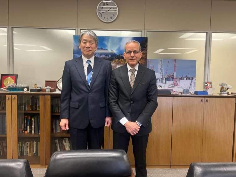 رئيس هيئة الرقابة النووية يلتقي نظيره الياباني لتعزيز التعاون المشترك