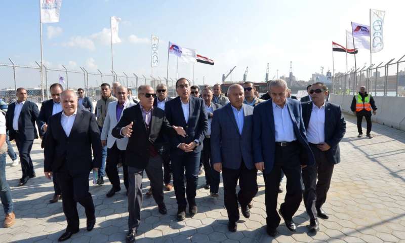 رئيس الوزراء يتفقد محطة «تحيا مصر» 