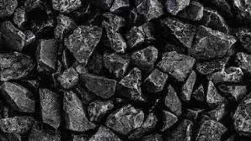 اليابان تقرر زيادة الاعتماد على الفحم لتوليد الكهرباء لمدة عام لمواجهة تعطل إمدادات الغاز المسال