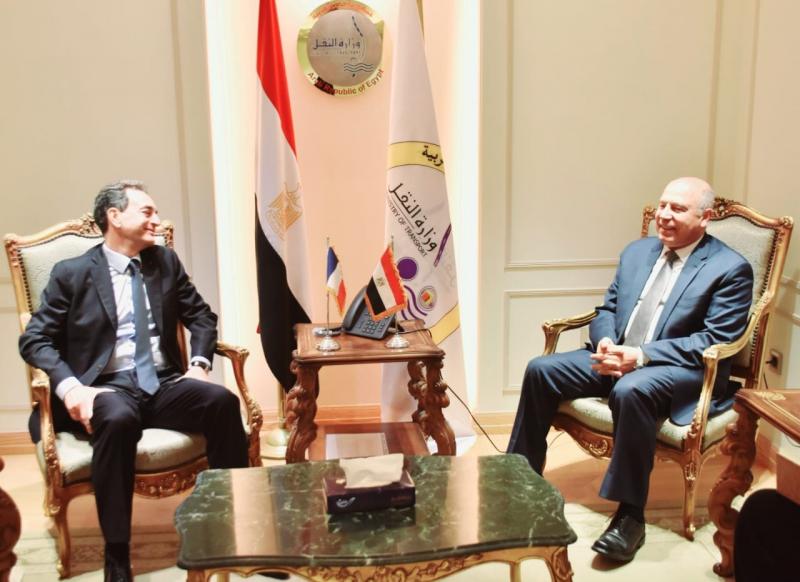 وزير النقل يشيد بتعاون الشركات الفرنسية في تنفيذ مشروعات عملاقة بمصر