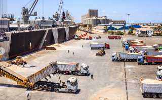 تضم ذرة وسكر.. ميناء دمياط يستقبل 60383 طنًا من البضائع