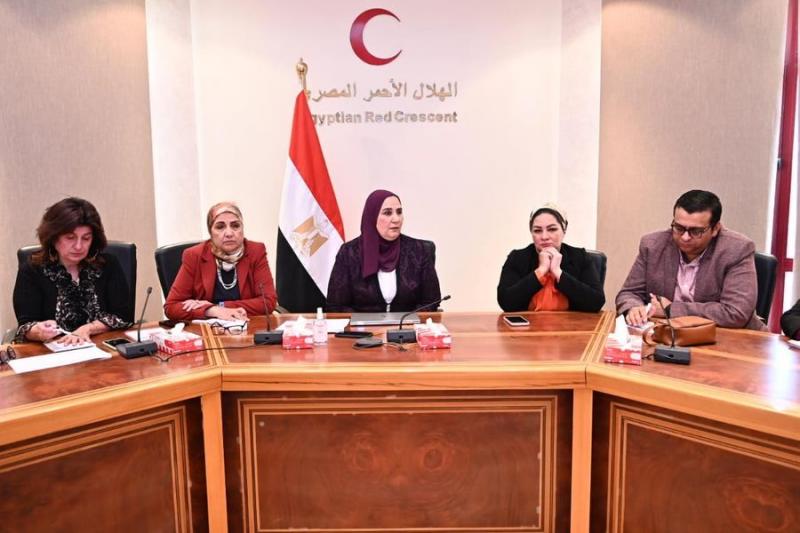 وزيرة التضامن تتابع برنامج «بالوعي.. مصر بتتغير للأفضل» 