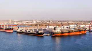 تضم حديد وسكر.. ميناء دمياط يستقبل 66426 طنًا من البضائع