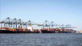 تضم فول وعدس.. ميناء دمياط يستقبل 62392 طنًا من البضائع