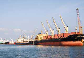 تضم قمح وذرة.. ميناء دمياط يستقبل 57044 طنًا من البضائع